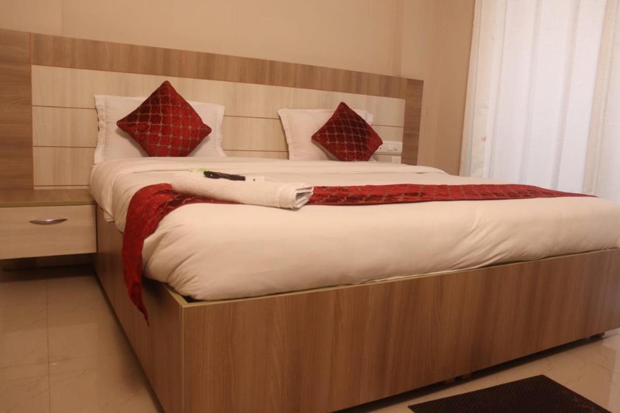 Dubey Homestay - 500 Meter From Temple Vrindavan Ngoại thất bức ảnh