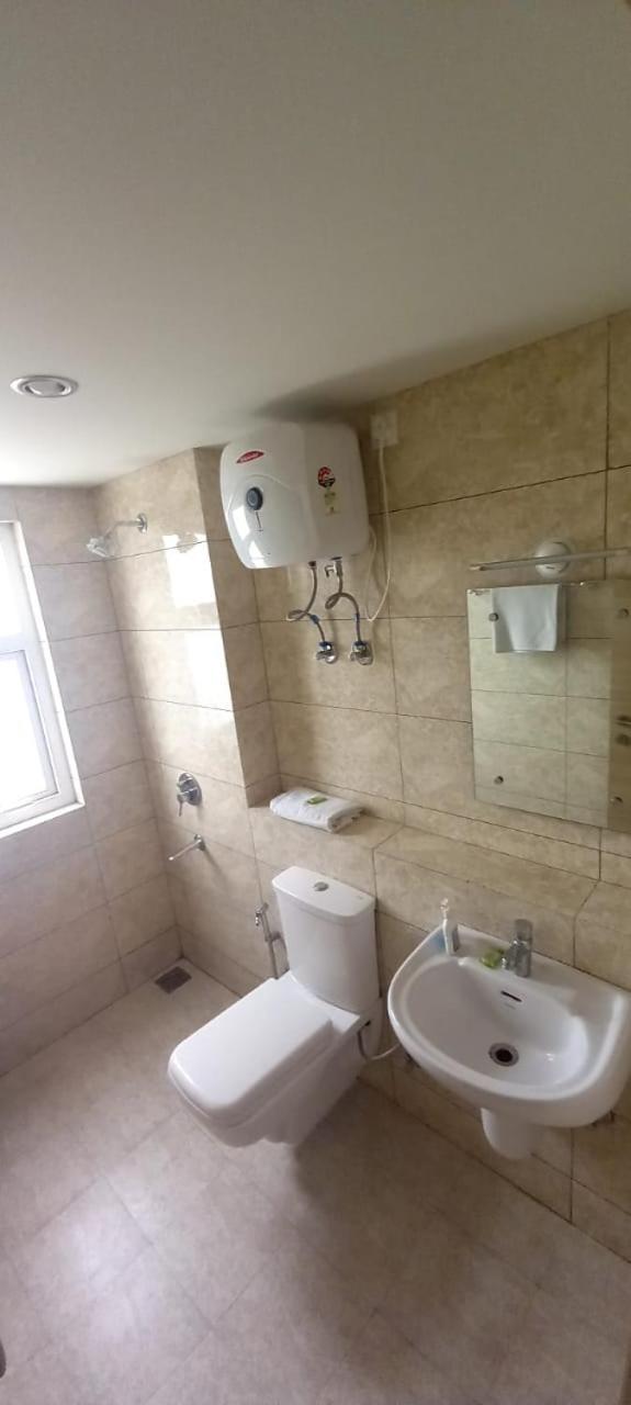 Dubey Homestay - 500 Meter From Temple Vrindavan Ngoại thất bức ảnh
